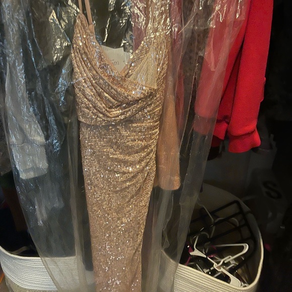 Elegant Rose Gold Long Sequin Dress, size US 8 - Picture 13 of 14